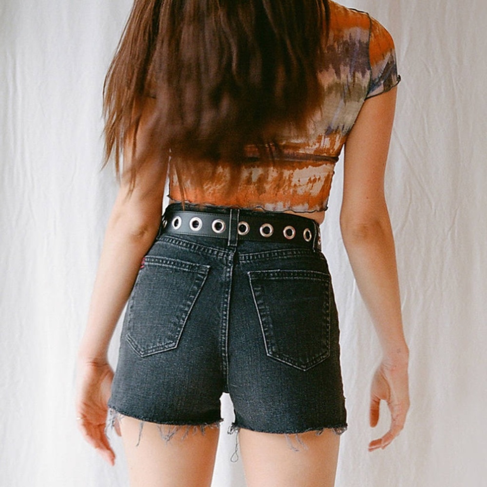 BDG High-Waisted Girlfriend Short – Black Denim - Picture 4 of 5